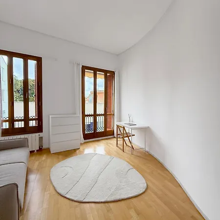Bright Designer In Old Town Apartment